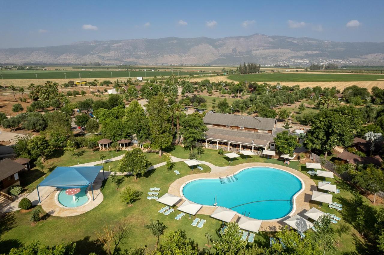 The Village- Jordan Riverside Travel Hotel Сде-Нехемия Экстерьер фото